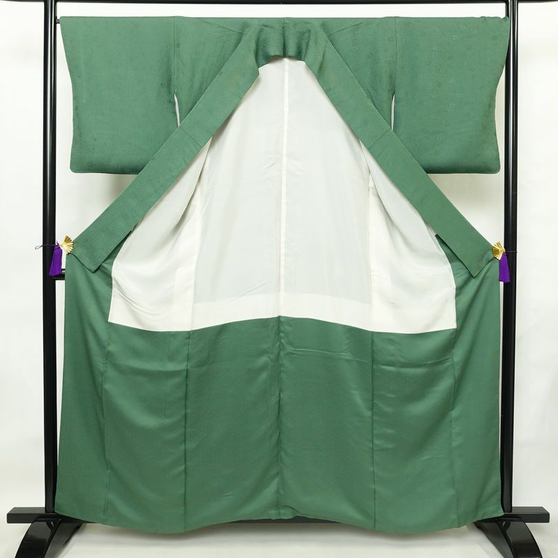 色無地 一つ紋付き 正絹 花柄 袷仕立て 身丈159.5cm 裄丈68cm リサイクル着物 着物 お茶会 シンプル 菊 緑・うぐいす色_画像3