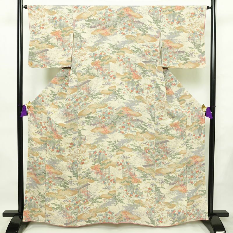 小紋 縮緬 総柄 正絹 風景柄 袷仕立て 身丈161.5cm 裄丈65cm リサイクル着物 着物 松 菊 桜 ベージュ_画像1