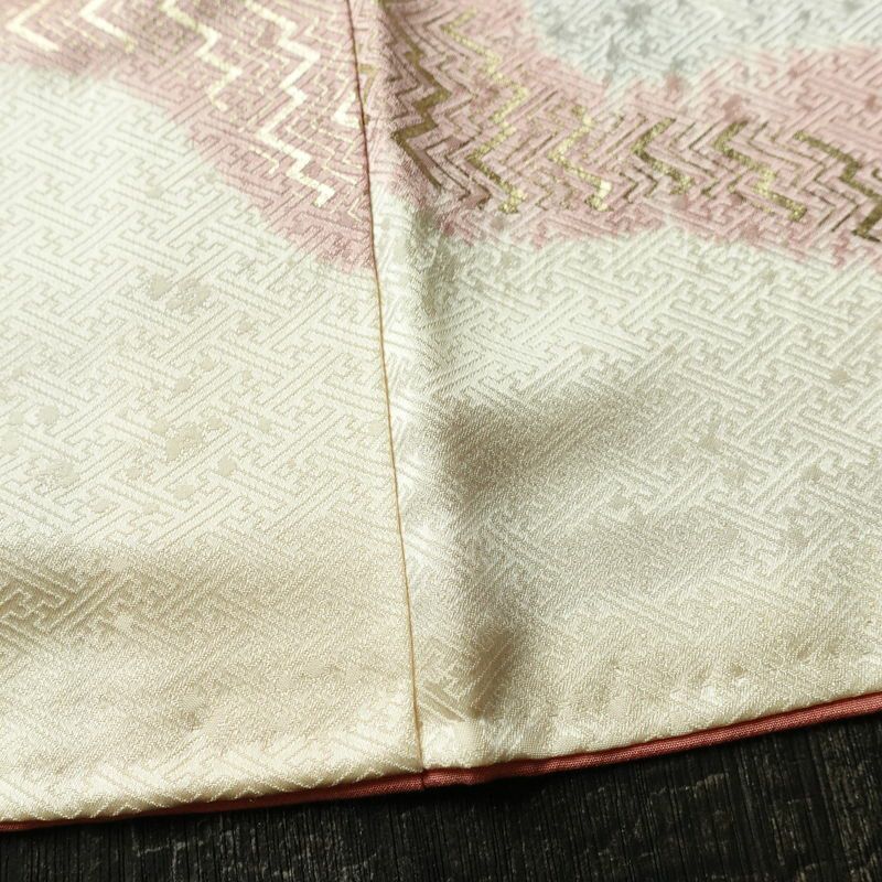 訪問着 絞り 綸子 一つ紋付き 正絹 古典柄 袷仕立て 身丈162.5cm 裄丈66cm リサイクル着物 着物 箔 入学式 卒業式 七五三 お宮参り フォーマル 上品 扇子 クリーム_画像11