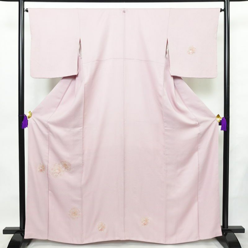 付け下げ 一つ紋付き 草木染 二度引染め 正絹 花柄 袷仕立て 身丈163cm 裄丈65.5cm リサイクル着物 着物 刺繍 入学式 卒業式 フォーマル 上品 紫・藤色_画像1