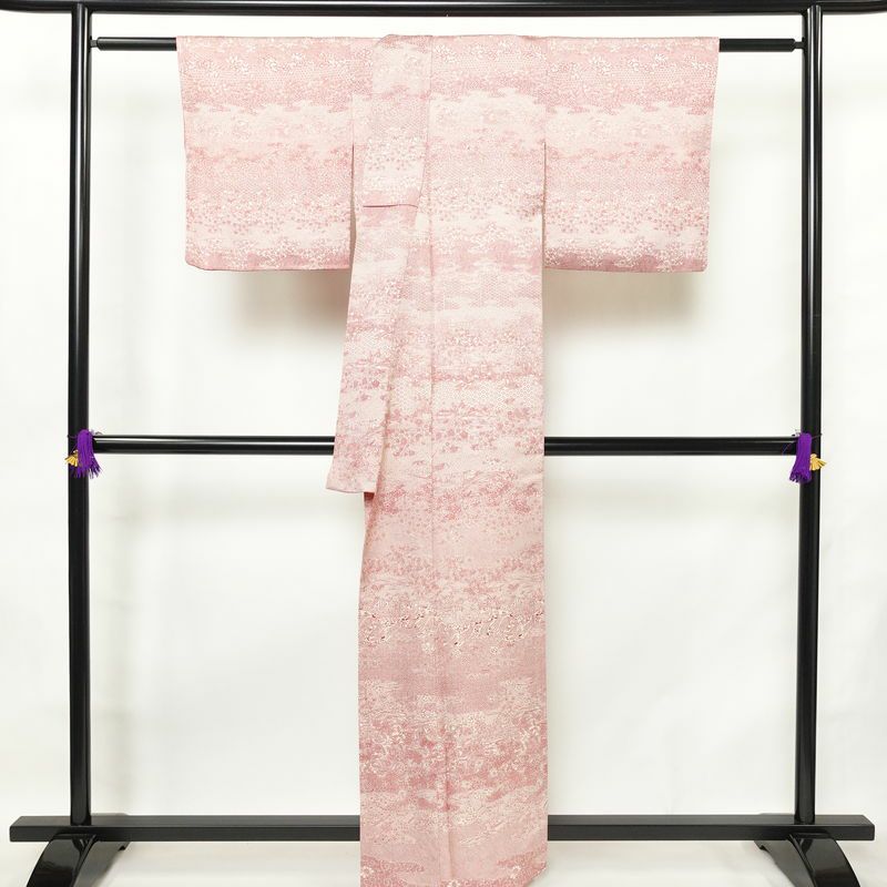 付け下げ 総柄 正絹 古典柄 袷仕立て 身丈159.5cm 裄丈62.5cm リサイクル着物 着物 ピンク_画像2