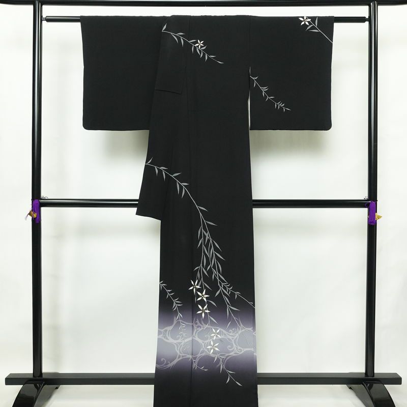 訪問着 良品 落款入り 縮緬 正絹 木の葉・植物柄 袷仕立て 身丈164.5cm 裄丈68cm リサイクル着物 着物 箔 共八掛 卒業式 フォーマル モダン 粋 黒_画像2