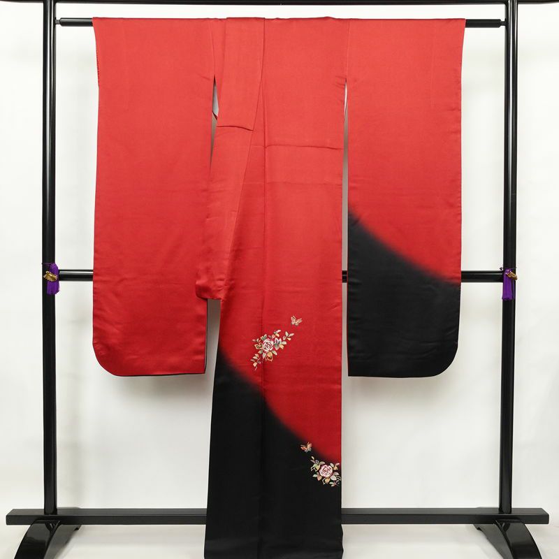 振袖 正絹 花柄 袷仕立て 身丈163cm 裄丈69.5cm リサイクル着物 着物 箔 金彩 成人式 二十歳 二十歳の集い フォーマル シンプル 赤・朱_画像2
