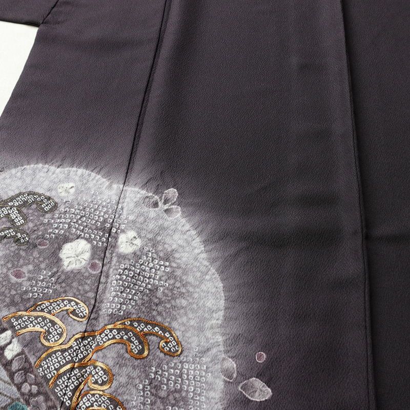 付け下げ 付下訪問着 良品 落款入り 金駒刺繍 縮緬 トールサイズ 正絹 古典柄 袷仕立て 身丈175cm 裄丈70cm リサイクル着物 着物 金彩 入学式 卒業式 七五三 パーティー フォーマル おしゃれ 紫・藤色_画像5