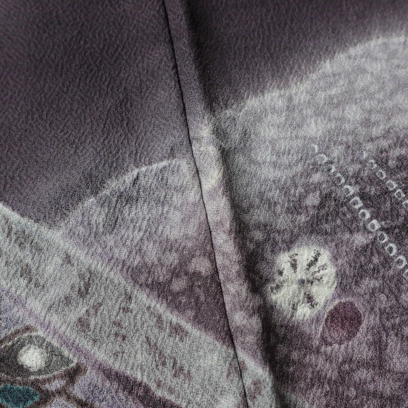 付け下げ 付下訪問着 良品 落款入り 金駒刺繍 縮緬 トールサイズ 正絹 古典柄 袷仕立て 身丈175cm 裄丈70cm リサイクル着物 着物 金彩 入学式 卒業式 七五三 パーティー フォーマル おしゃれ 紫・藤色_画像10