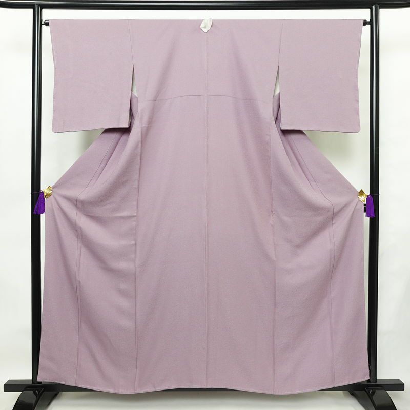 色無地 しつけ糸付き 一つ紋付き 正絹 その他の柄 袷仕立て 身丈158.5cm 裄丈65.5cm リサイクル着物 着物 お茶会 紫・藤色_画像1