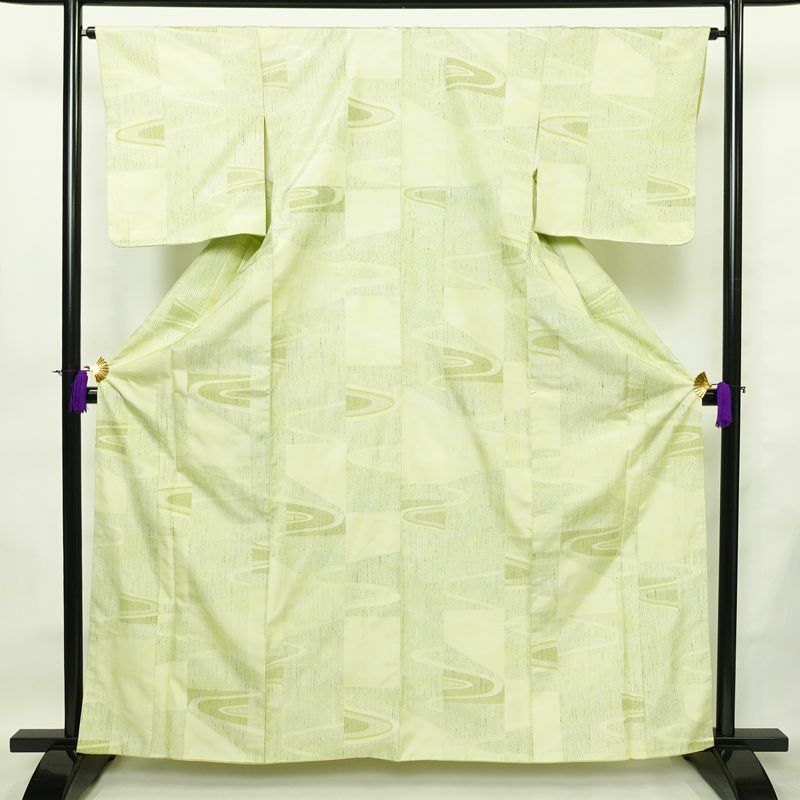 紬 良品 正絹 流水・波柄 袷仕立て 身丈162cm 裄丈64cm リサイクル着物 一部しつけ糸付き つむぎ 着物 緑・うぐいす色_画像1