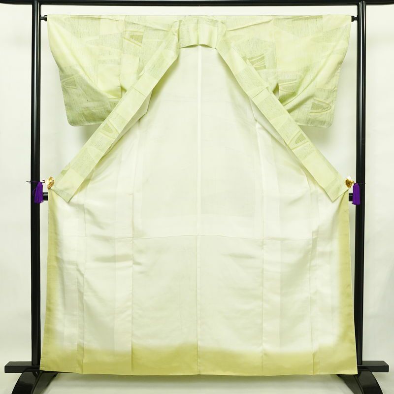 紬 良品 正絹 流水・波柄 袷仕立て 身丈162cm 裄丈64cm リサイクル着物 一部しつけ糸付き つむぎ 着物 緑・うぐいす色_画像3