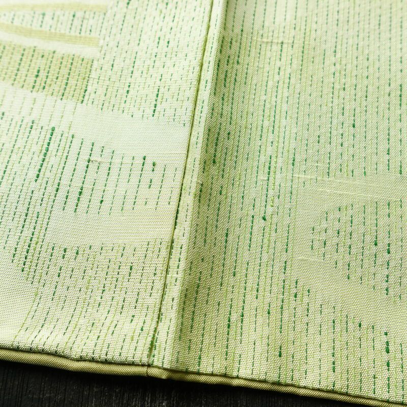 紬 良品 正絹 流水・波柄 袷仕立て 身丈162cm 裄丈64cm リサイクル着物 一部しつけ糸付き つむぎ 着物 緑・うぐいす色_画像12