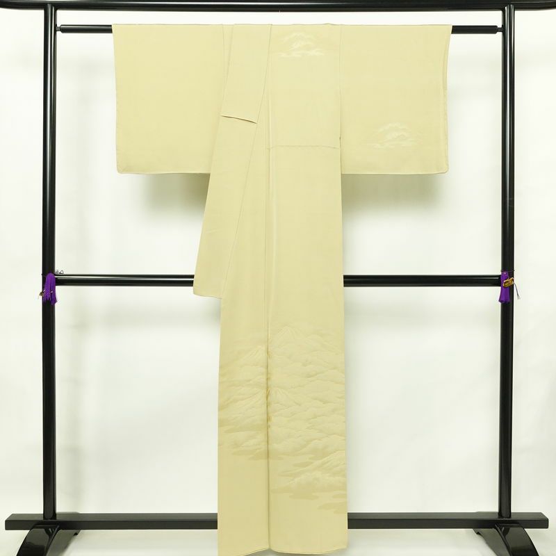 付け下げ 縮緬 一つ紋付き 正絹 風景柄 袷仕立て 身丈158.5cm 裄丈63.5cm フォーマル 着物 入学式 卒業式 シンプル 黄・黄土色_画像2