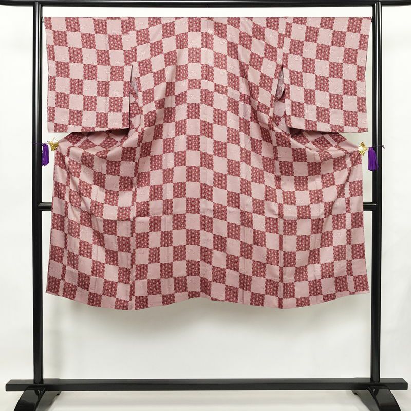 長襦袢 美品 しつけ糸付き 綸子 正絹 チェック・格子柄 袖無双・胴抜き 身丈126cm 裄丈67.5cm 麻の葉 市松 カジュアル ピンク_画像1