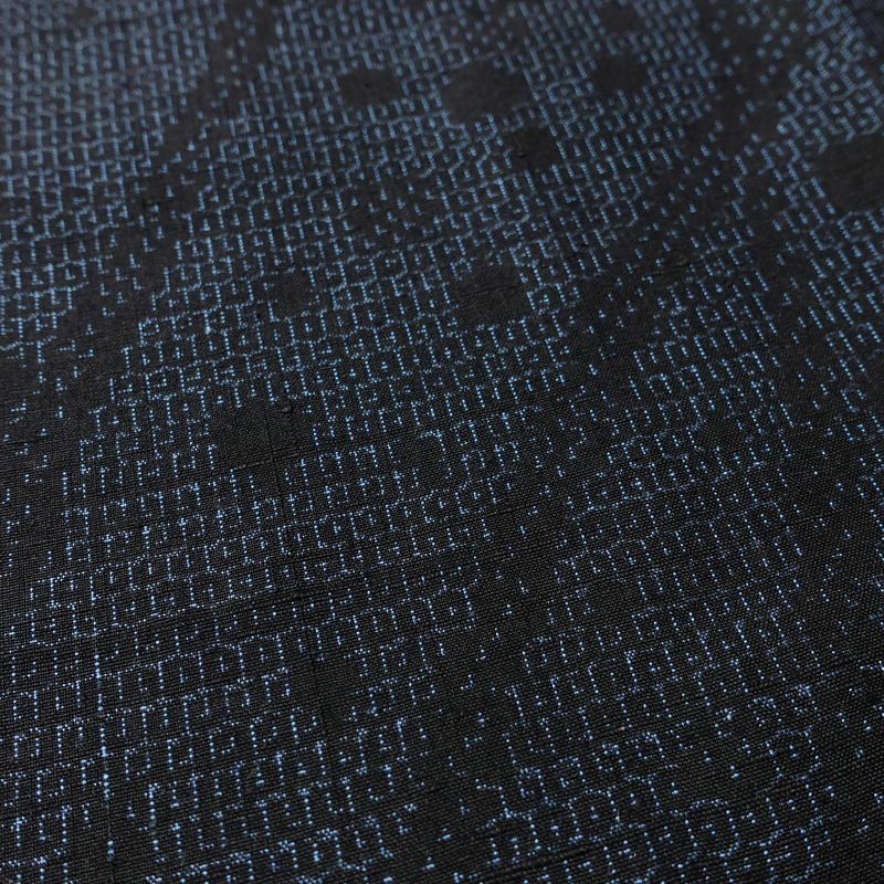 紬 美品 正絹 幾何学柄・抽象柄 袷仕立て 身丈160.5cm 裄丈65.5cm 一部しつけ糸付き 街着 カジュアル 粋 つむぎ着物 リサイクル着物 着物 青・紺_画像8