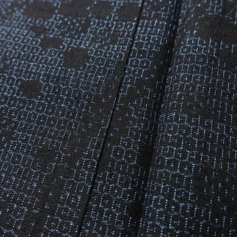 紬 美品 正絹 幾何学柄・抽象柄 袷仕立て 身丈160.5cm 裄丈65.5cm 一部しつけ糸付き 街着 カジュアル 粋 つむぎ着物 リサイクル着物 着物 青・紺_画像9