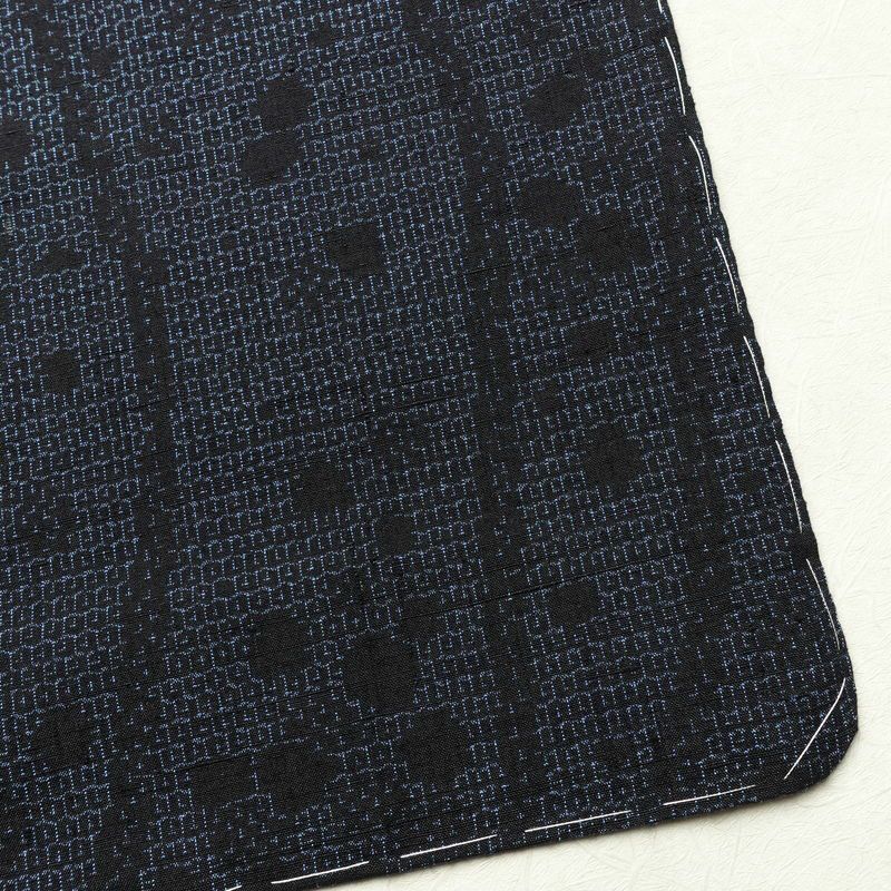 紬 美品 正絹 幾何学柄・抽象柄 袷仕立て 身丈160.5cm 裄丈65.5cm 一部しつけ糸付き 街着 カジュアル 粋 つむぎ着物 リサイクル着物 着物 青・紺_画像15