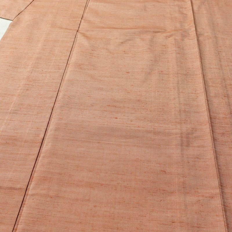 単衣 紬 良品 草木染 しつけ糸付き 正絹 無地 単衣仕立て 身丈158.5cm 裄丈64.5cm シンプル 着物 ピンクオレンジ 橙_画像5