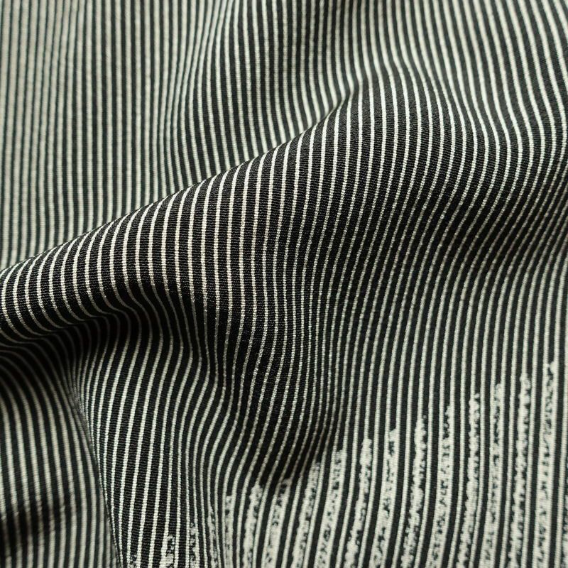 付け下げ 良品 縮緬 正絹 縞柄・線柄 袷仕立て 身丈163.5cm 裄丈67.5cm フォーマル パーティー モダン 粋 洒落 細縞 着物 黒_画像21