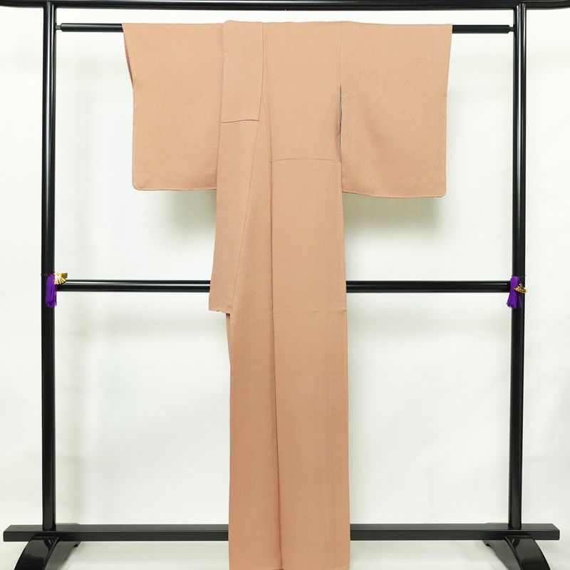 色無地 良品 堅牢染 一つ紋付き 丹後ちりめん 正絹 八丁撚糸 華くらべ 花柄 袷仕立て 身丈161.5cm 裄丈64cm フォーマル 着物 お茶会 茶_画像2