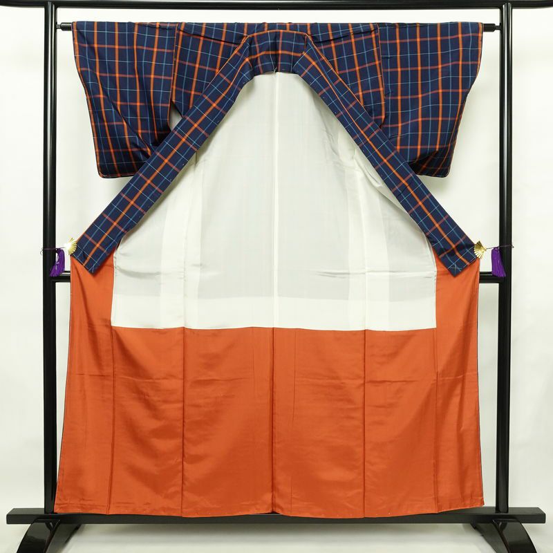 紬 美品 しつけ糸付き 未使用品 アンサンブル 正絹 チェック・格子柄 2点セット 着物 羽織 袷仕立て 身丈158.5cm 裄丈63cm リサイクル着物 着物 青・紺_画像3