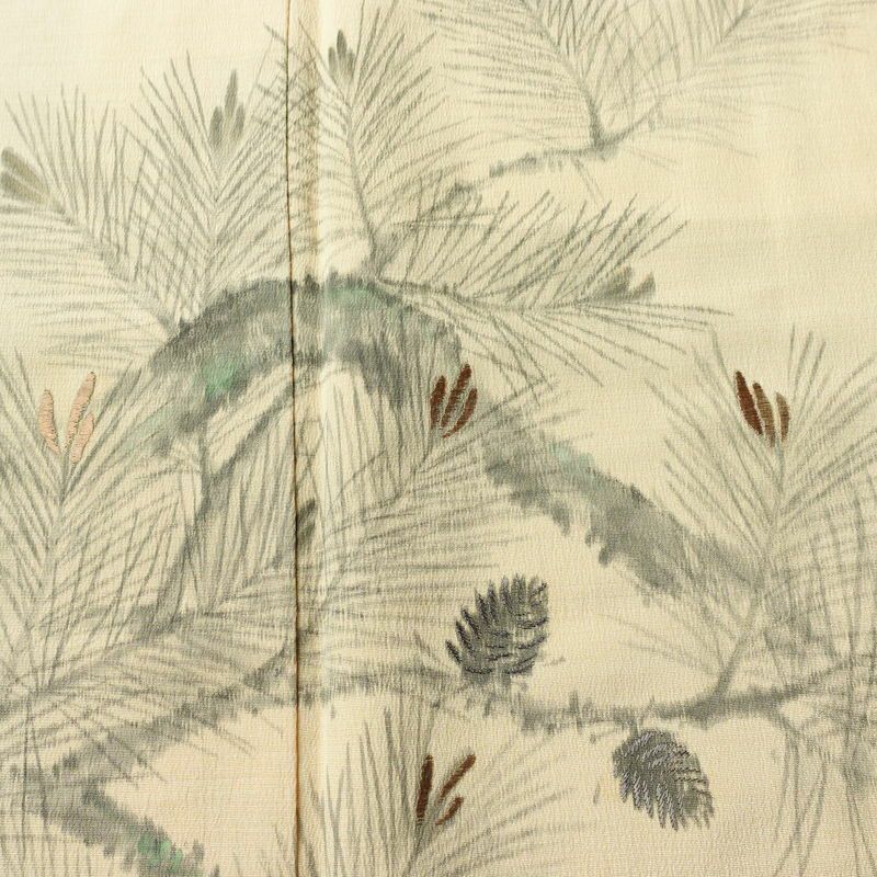 付け下げ 縮緬 一つ紋付き 正絹 木の葉・植物柄 袷仕立て 身丈159.5cm 裄丈64.5cm リサイクル着物 着物 刺繍 松 ベージュ_画像6