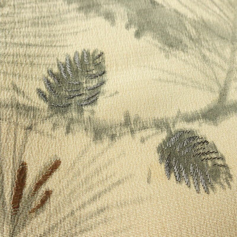 付け下げ 縮緬 一つ紋付き 正絹 木の葉・植物柄 袷仕立て 身丈159.5cm 裄丈64.5cm リサイクル着物 着物 刺繍 松 ベージュ_画像7