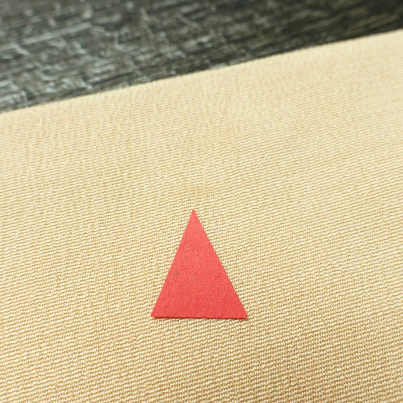 付け下げ 縮緬 一つ紋付き 正絹 木の葉・植物柄 袷仕立て 身丈159.5cm 裄丈64.5cm リサイクル着物 着物 刺繍 松 ベージュ_画像15