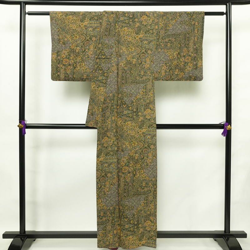 小紋 良品 縮緬 総柄 正絹 花柄 袷仕立て 身丈158cm 裄丈67cm リサイクル着物 着物 緑・うぐいす色_画像2