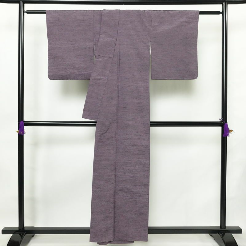 紬 正絹 無地 袷仕立て 身丈155.5cm 裄丈63.5cm リサイクル着物 一部しつけ糸付き 着物 紫・藤色_画像2