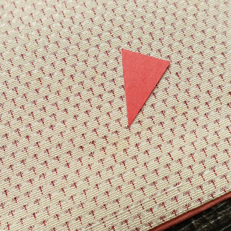 紬 しつけ糸付き 正絹 古典柄 袷仕立て 身丈158.5cm 裄丈65cm リサイクル着物 着物 クリーム_画像10