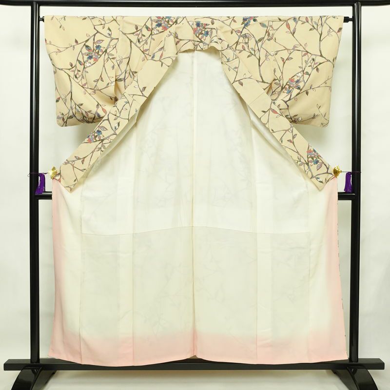 小紋 縮緬 総柄 正絹 木の葉・植物柄 袷仕立て 身丈157cm 裄丈65cm リサイクル着物 着物 ベージュ_画像3