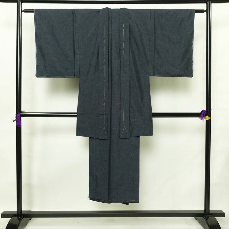 男性用 大島紬 着物 羽織 美品 しつけ糸付き アンサンブル 2点セット 正絹 亀甲柄 袷仕立て 身丈141cm 裄丈64.5cm リサイクル着物 着物 青・紺_画像1