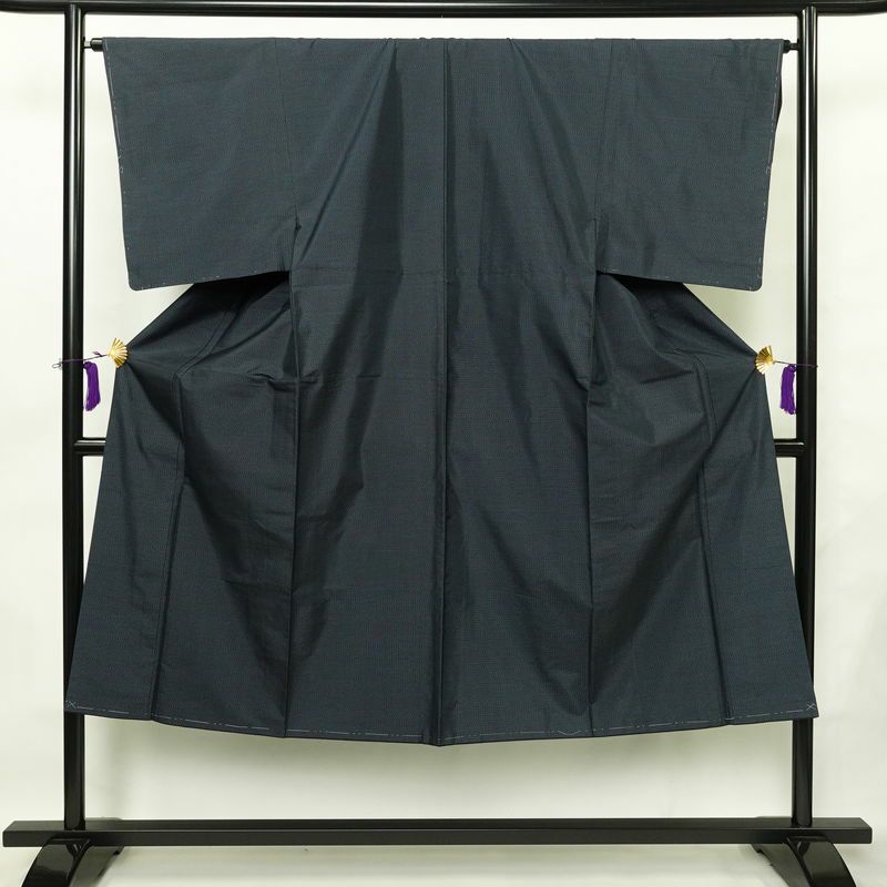 男性用 大島紬 着物 羽織 美品 しつけ糸付き アンサンブル 2点セット 正絹 亀甲柄 袷仕立て 身丈141cm 裄丈64.5cm リサイクル着物 着物 青・紺_画像2