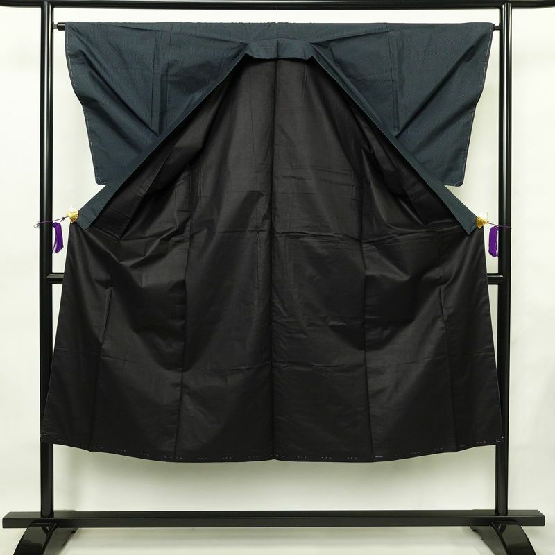 男性用 大島紬 着物 羽織 美品 しつけ糸付き アンサンブル 2点セット 正絹 亀甲柄 袷仕立て 身丈141cm 裄丈64.5cm リサイクル着物 着物 青・紺_画像3