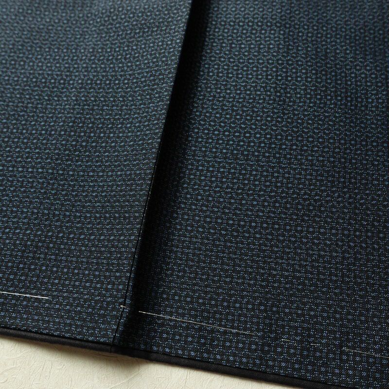 男性用 大島紬 着物 羽織 美品 しつけ糸付き アンサンブル 2点セット 正絹 亀甲柄 袷仕立て 身丈141cm 裄丈64.5cm リサイクル着物 着物 青・紺_画像10