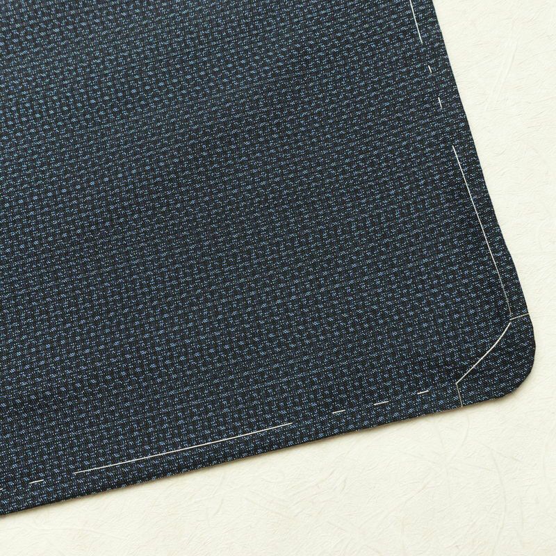 男性用 大島紬 着物 羽織 美品 しつけ糸付き アンサンブル 2点セット 正絹 亀甲柄 袷仕立て 身丈141cm 裄丈64.5cm リサイクル着物 着物 青・紺_画像14