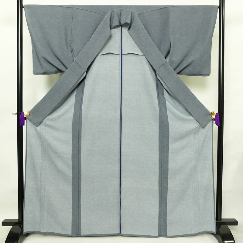 単衣 小紋 鮫小紋 良品 しつけ糸付き 縮緬 ポリエステル 単衣仕立て 身丈167cm 裄丈66.5cm リサイクル着物 着物 くすみブルー 青・紺_画像3