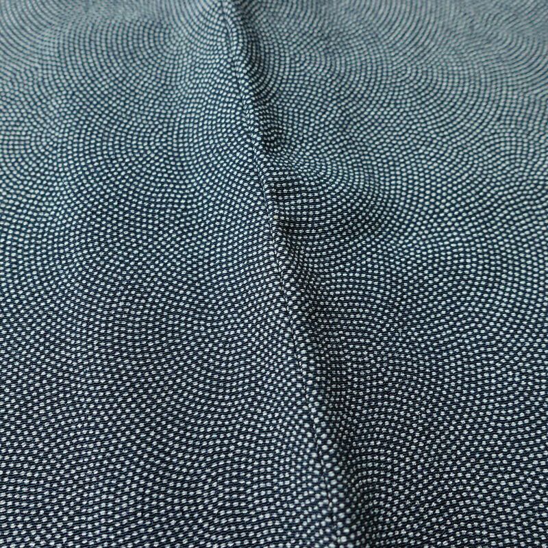 単衣 小紋 鮫小紋 良品 しつけ糸付き 縮緬 ポリエステル 単衣仕立て 身丈167cm 裄丈66.5cm リサイクル着物 着物 くすみブルー 青・紺_画像10