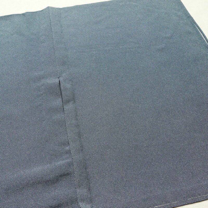 単衣 小紋 鮫小紋 良品 しつけ糸付き 縮緬 ポリエステル 単衣仕立て 身丈167cm 裄丈66.5cm リサイクル着物 着物 くすみブルー 青・紺_画像13