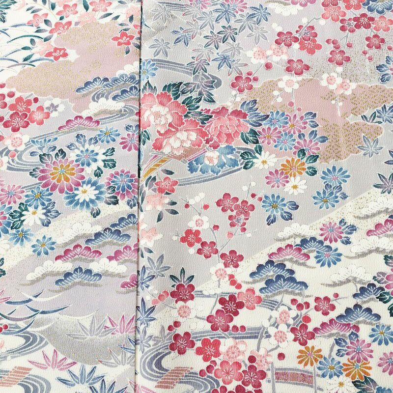 小紋 良品 しつけ糸付き 縮緬 正絹 花柄 袷仕立て 身丈162.5cm 裄丈66cm リサイクル着物 着物 金彩 多色使い_画像6