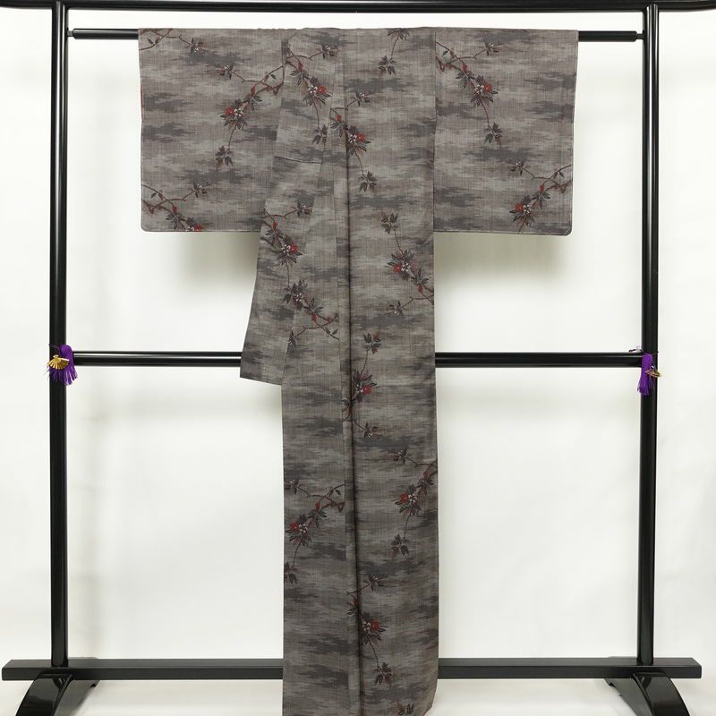 大島紬 良品 証紙あり 正絹 木の葉・植物柄 袷仕立て 身丈160cm 裄丈64.5cm リサイクル着物 一部しつけ糸付き 着物 茶_画像2