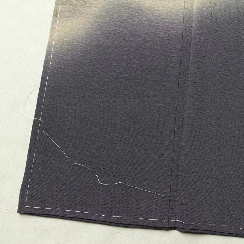 付け下げ 美品 落款入り しつけ糸付き 正絹 人物・動物柄 袷仕立て 身丈148cm 裄丈61.5cm リサイクル着物 着物 箔 紫・藤色_画像12