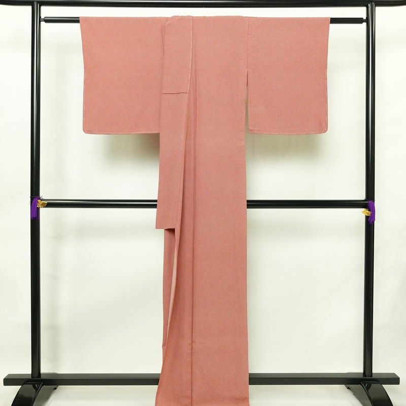 単衣 小紋 鮫小紋 美品 縮緬 しつけ糸付き ポリエステル 単衣仕立て 身丈166cm 裄丈66.5cm リサイクル着物 着物 銀朱 赤・朱_画像2
