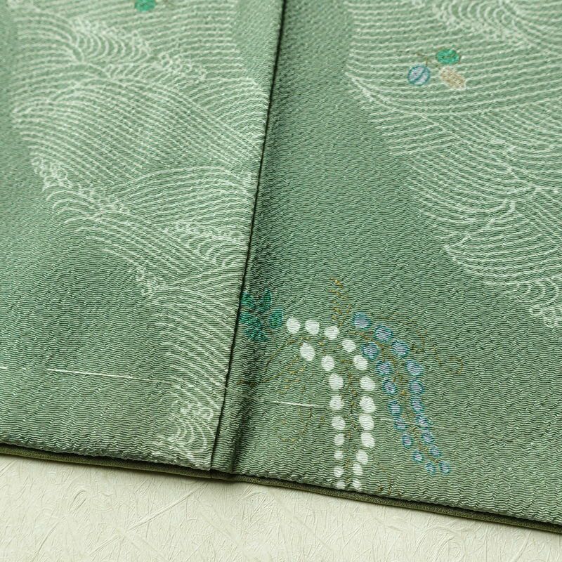 小紋 良品 しつけ糸付き 縮緬 正絹 花柄 袷仕立て 身丈157.5cm 裄丈66.5cm リサイクル着物 着物 金彩 緑・うぐいす色_画像12