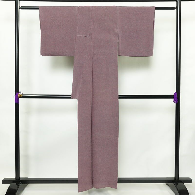 単衣 色無地 鮫小紋 縮緬 一つ紋付き 正絹 流水・波柄 単衣仕立て 身丈156.5cm 裄丈63cm リサイクル着物 着物 お茶会 紫・藤色_画像2