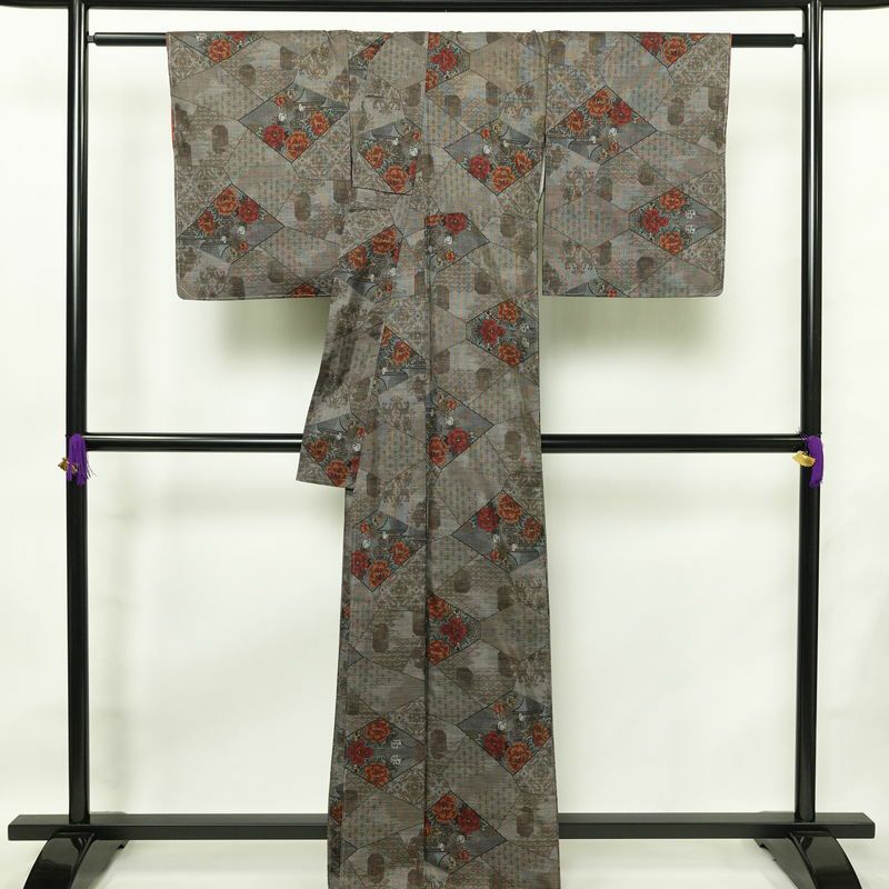 大島紬 美品 証紙なし しつけ糸付き 正絹 花柄 袷仕立て 身丈167cm 裄丈67cm リサイクル着物 着物 茶_画像2