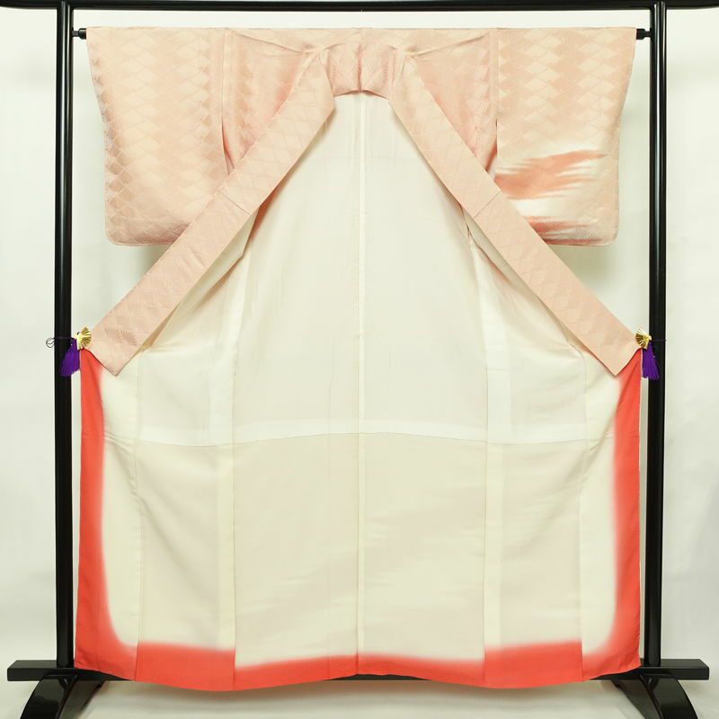 付け下げ 良品 しつけ糸付き 綸子 正絹 古典柄 袷仕立て 身丈161cm 裄丈64.5cm リサイクル着物 着物 入学式 卒業式 七五三 お宮参り フォーマル シンプル 上品 ベージュ_画像3