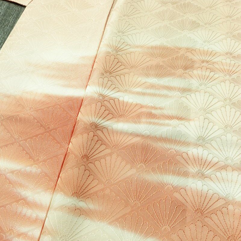 付け下げ 良品 しつけ糸付き 綸子 正絹 古典柄 袷仕立て 身丈161cm 裄丈64.5cm リサイクル着物 着物 入学式 卒業式 七五三 お宮参り フォーマル シンプル 上品 ベージュ_画像5
