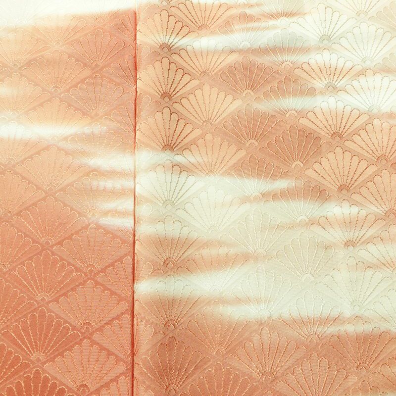 付け下げ 良品 しつけ糸付き 綸子 正絹 古典柄 袷仕立て 身丈161cm 裄丈64.5cm リサイクル着物 着物 入学式 卒業式 七五三 お宮参り フォーマル シンプル 上品 ベージュ_画像6