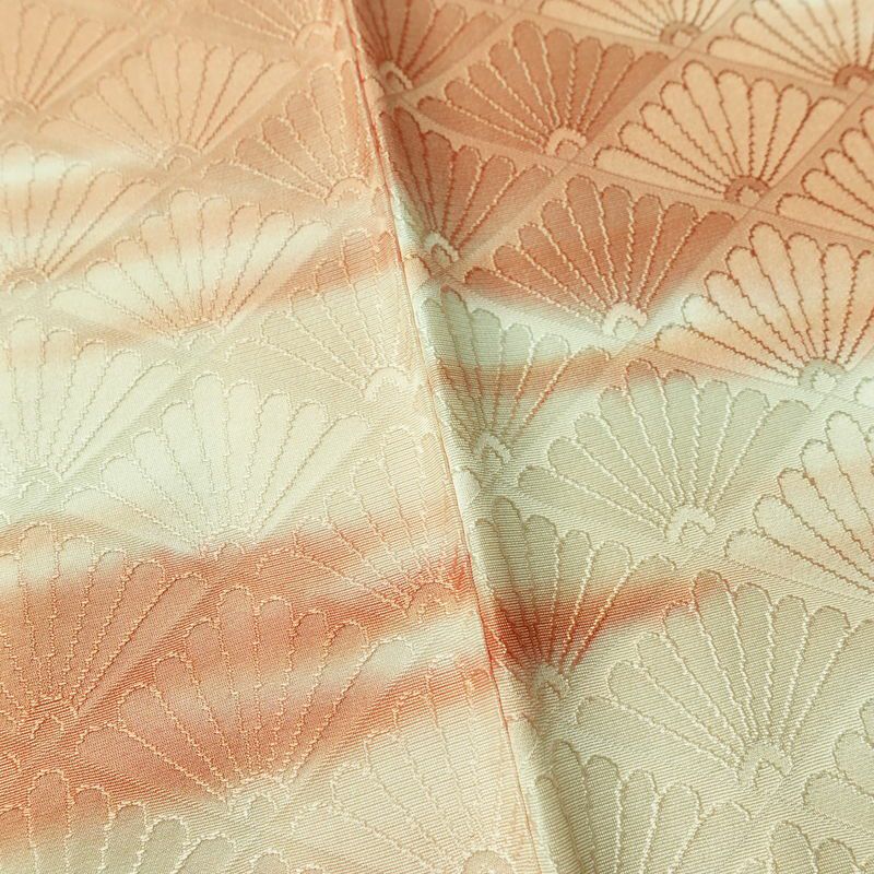 付け下げ 良品 しつけ糸付き 綸子 正絹 古典柄 袷仕立て 身丈161cm 裄丈64.5cm リサイクル着物 着物 入学式 卒業式 七五三 お宮参り フォーマル シンプル 上品 ベージュ_画像8