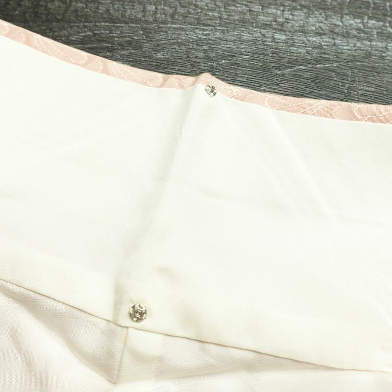 付け下げ 良品 しつけ糸付き 綸子 正絹 古典柄 袷仕立て 身丈161cm 裄丈64.5cm リサイクル着物 着物 入学式 卒業式 七五三 お宮参り フォーマル シンプル 上品 ベージュ_画像17