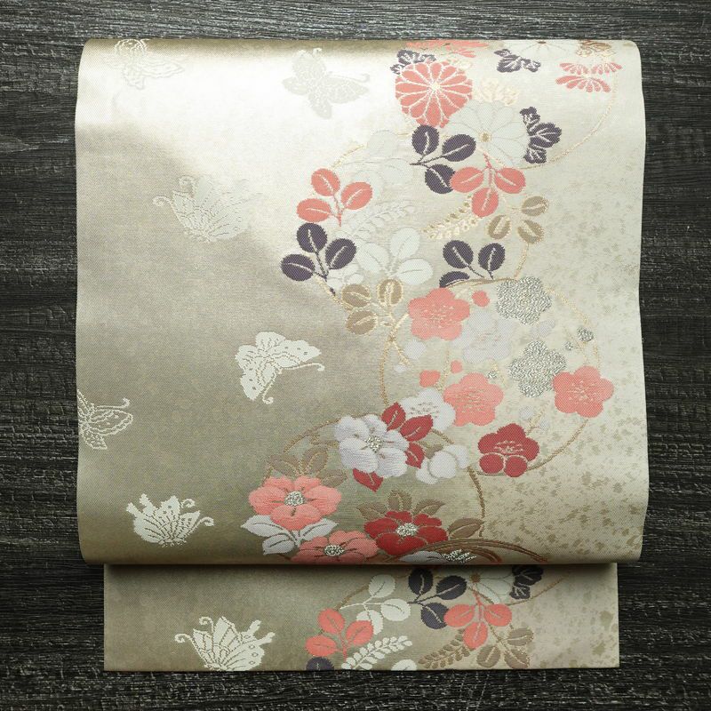 名古屋帯 華と蝶 六通柄 美品 正絹 花柄 名古屋仕立て なごや帯 リサイクル帯 帯 箔 金糸 銀糸 金・銀_画像1